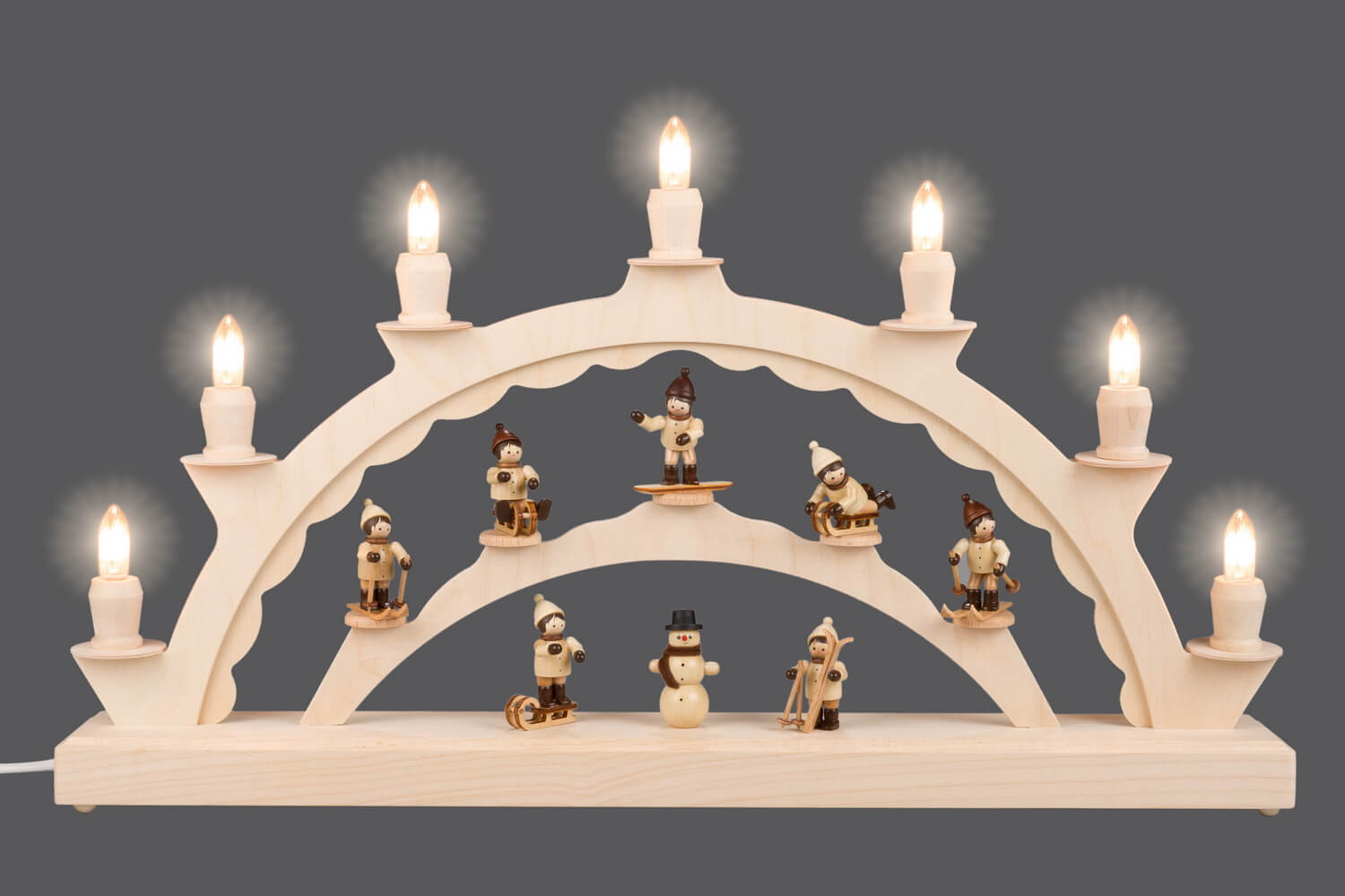 Candle arch with Thiel winter children, electrically illuminated by SEIFFEN.COM_3