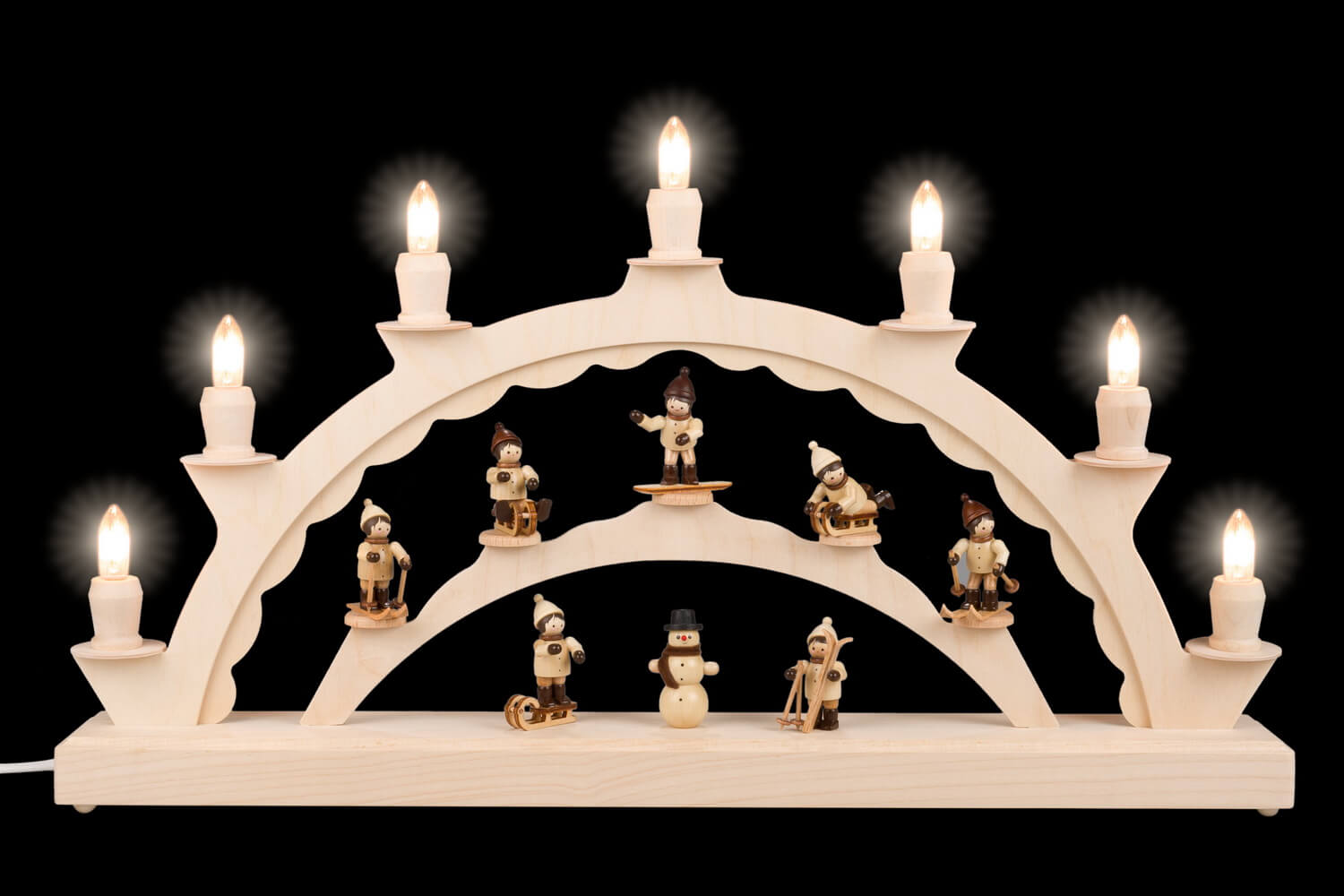 Candle arch with Thiel winter children, electrically illuminated by SEIFFEN.COM_2