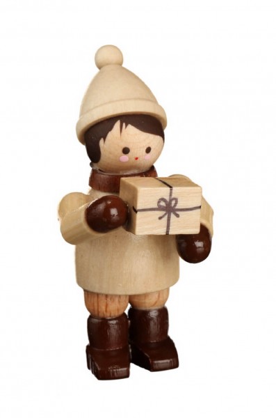 German Wooden Figurin Winter Child with Present, mini - nature, 4 cm, Romy Thiel Deutschneudorf/ Erzgebirge