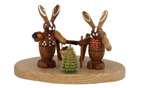 Osterhasenpaar auf Sockel, natur von Knuth Neuber