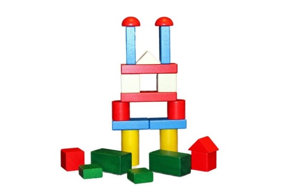 Mit diesem 22 tollen farbigen Bausteinen können Kinder schnell und unkompliziert ihre kleinen und großen Bauideen verwirklichen. Ob Burgen, Häuser, Tunnel, …